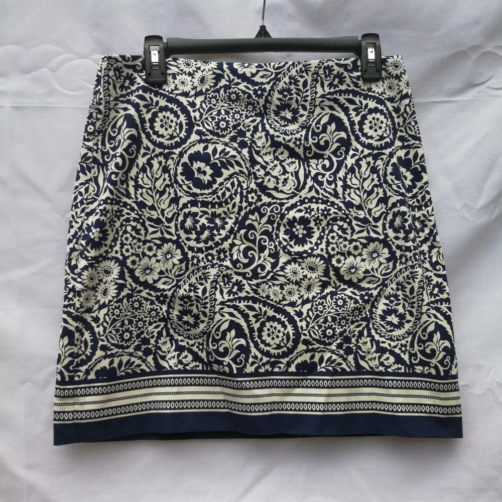 (Barely Worn ,Like New)TALBOTS Skirt Women Size: 6/Blue & White